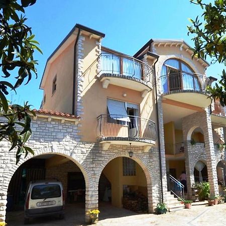 Renata Mare Apartments Ровинь Экстерьер фото