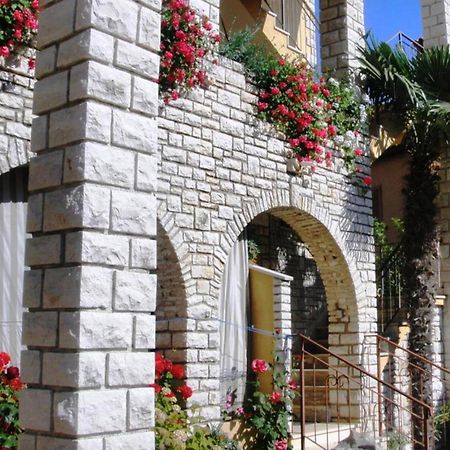 Renata Mare Apartments Ровинь Экстерьер фото