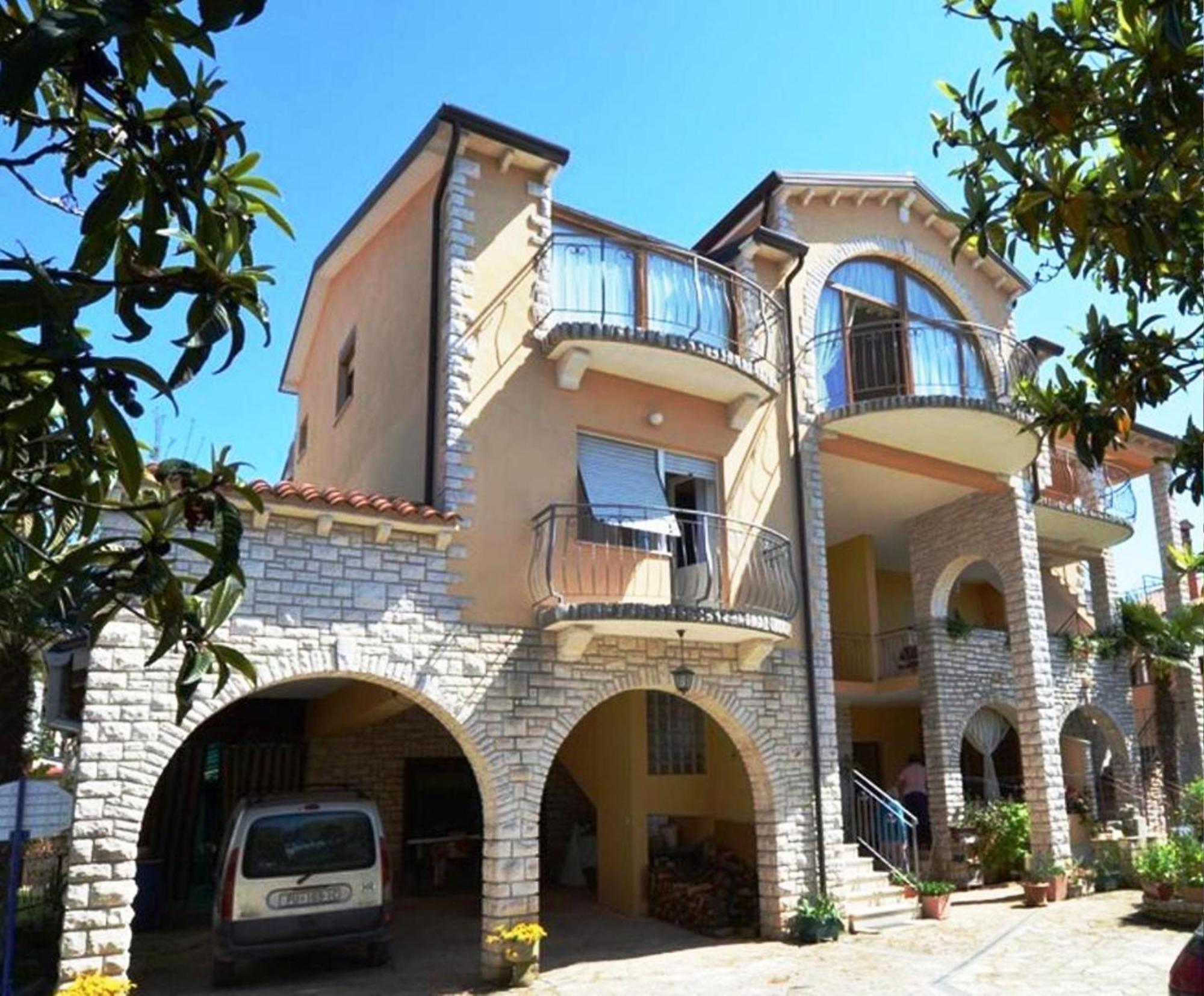 Renata Mare Apartments Ровинь Экстерьер фото