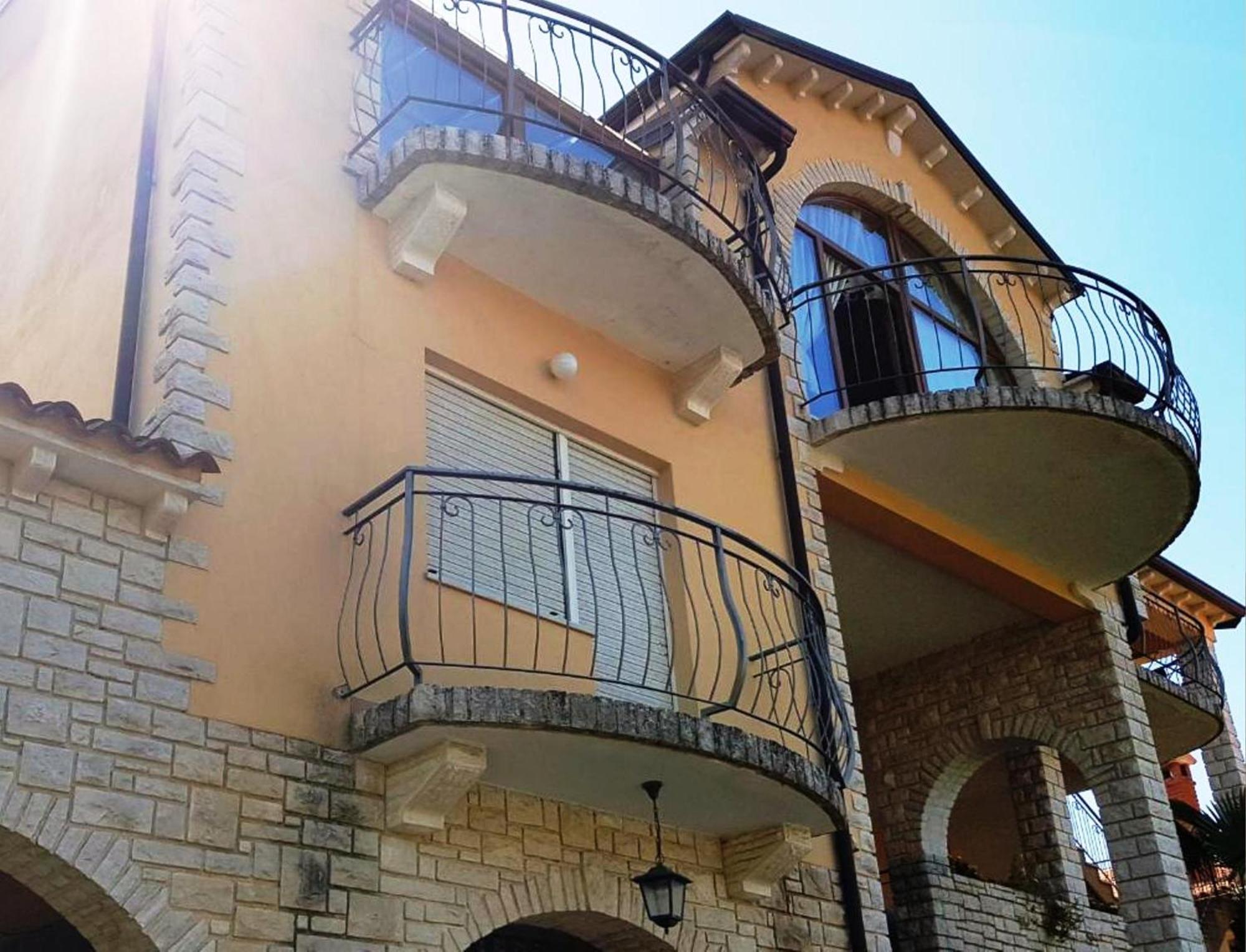 Renata Mare Apartments Ровинь Экстерьер фото
