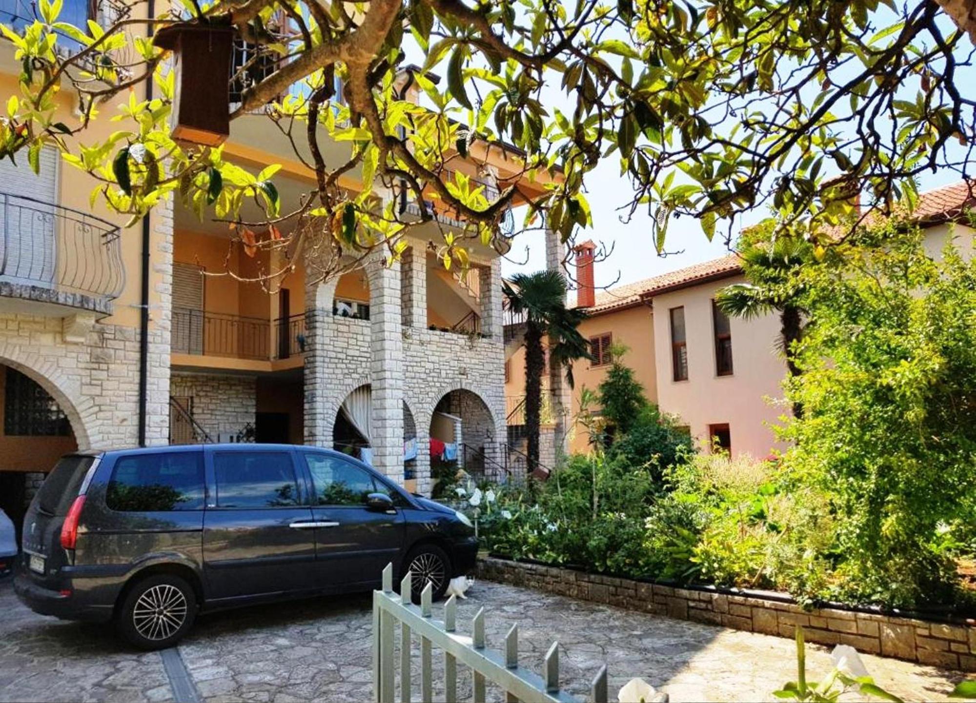 Renata Mare Apartments Ровинь Экстерьер фото