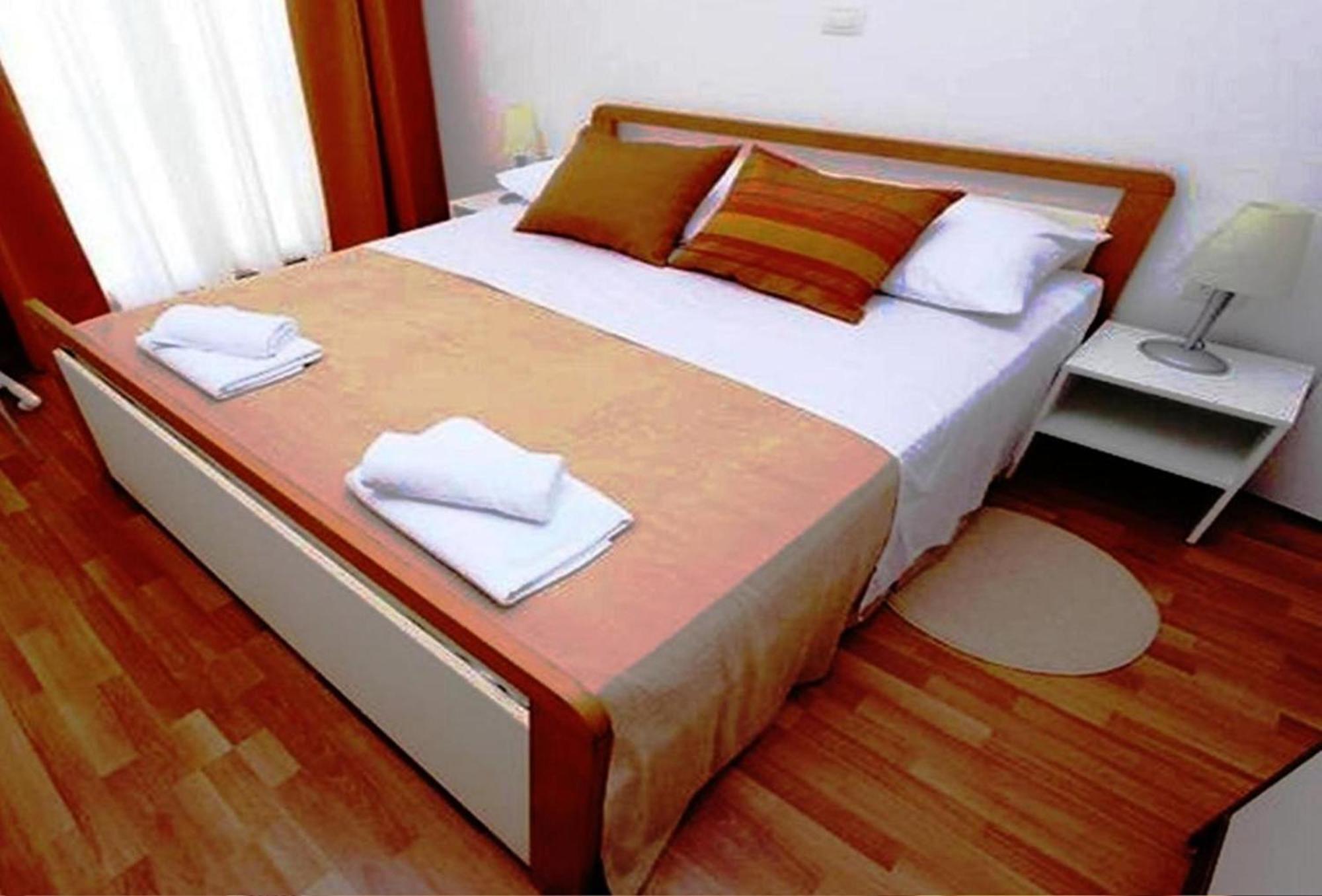 Renata Mare Apartments Ровинь Экстерьер фото