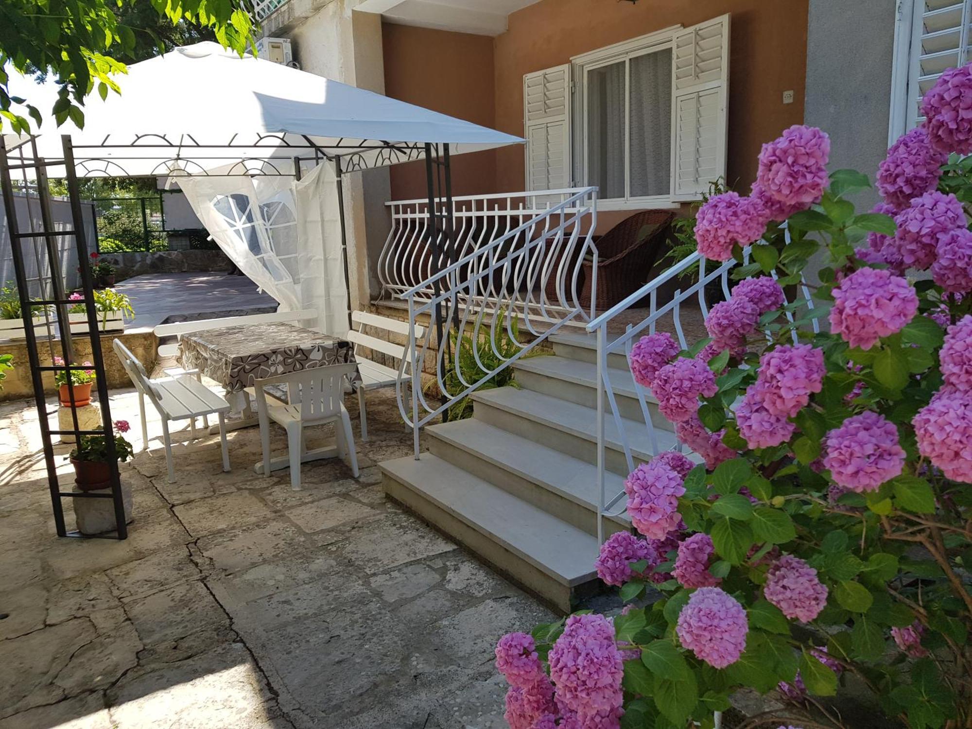 Renata Mare Apartments Ровинь Экстерьер фото
