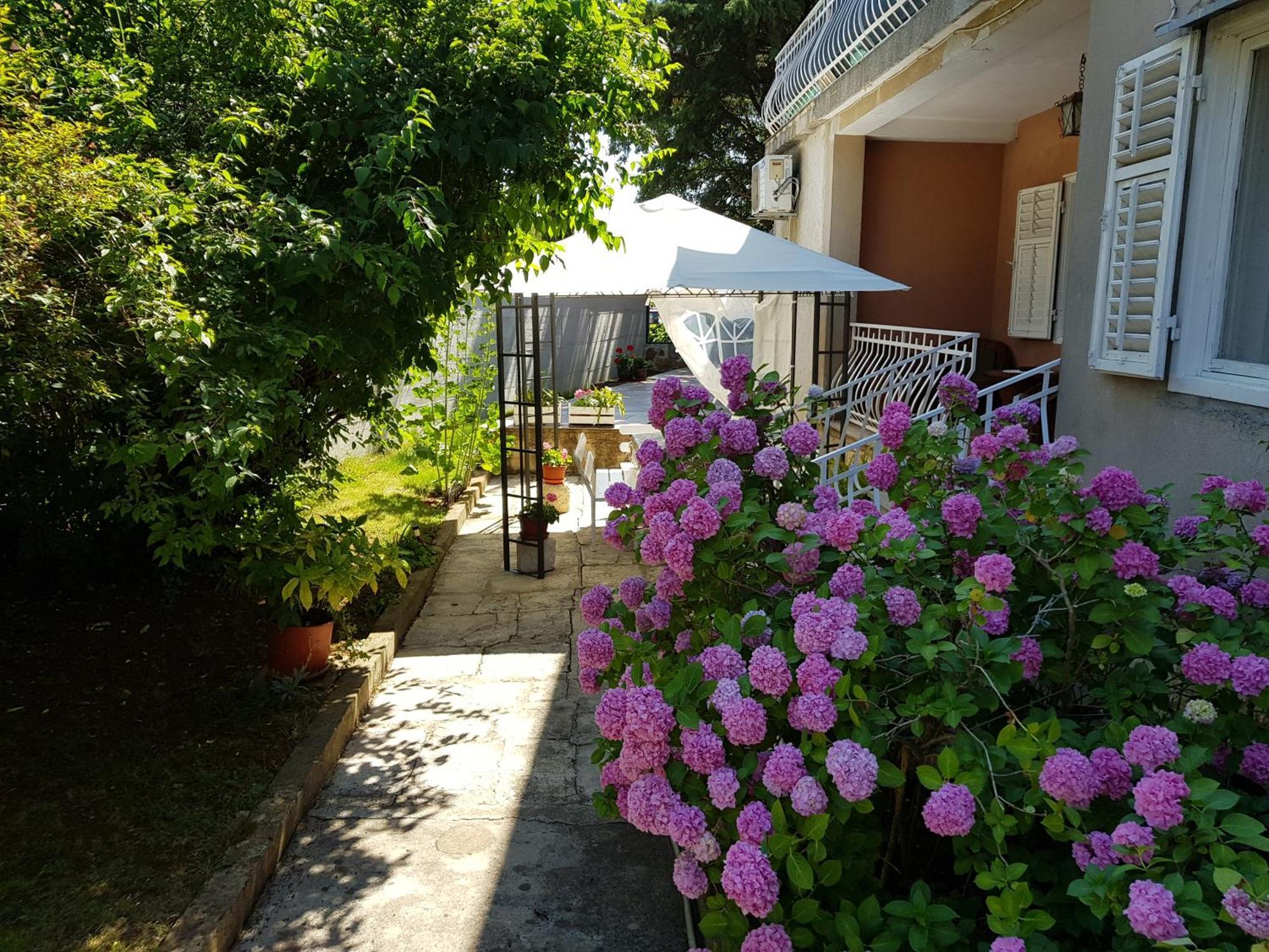 Renata Mare Apartments Ровинь Экстерьер фото