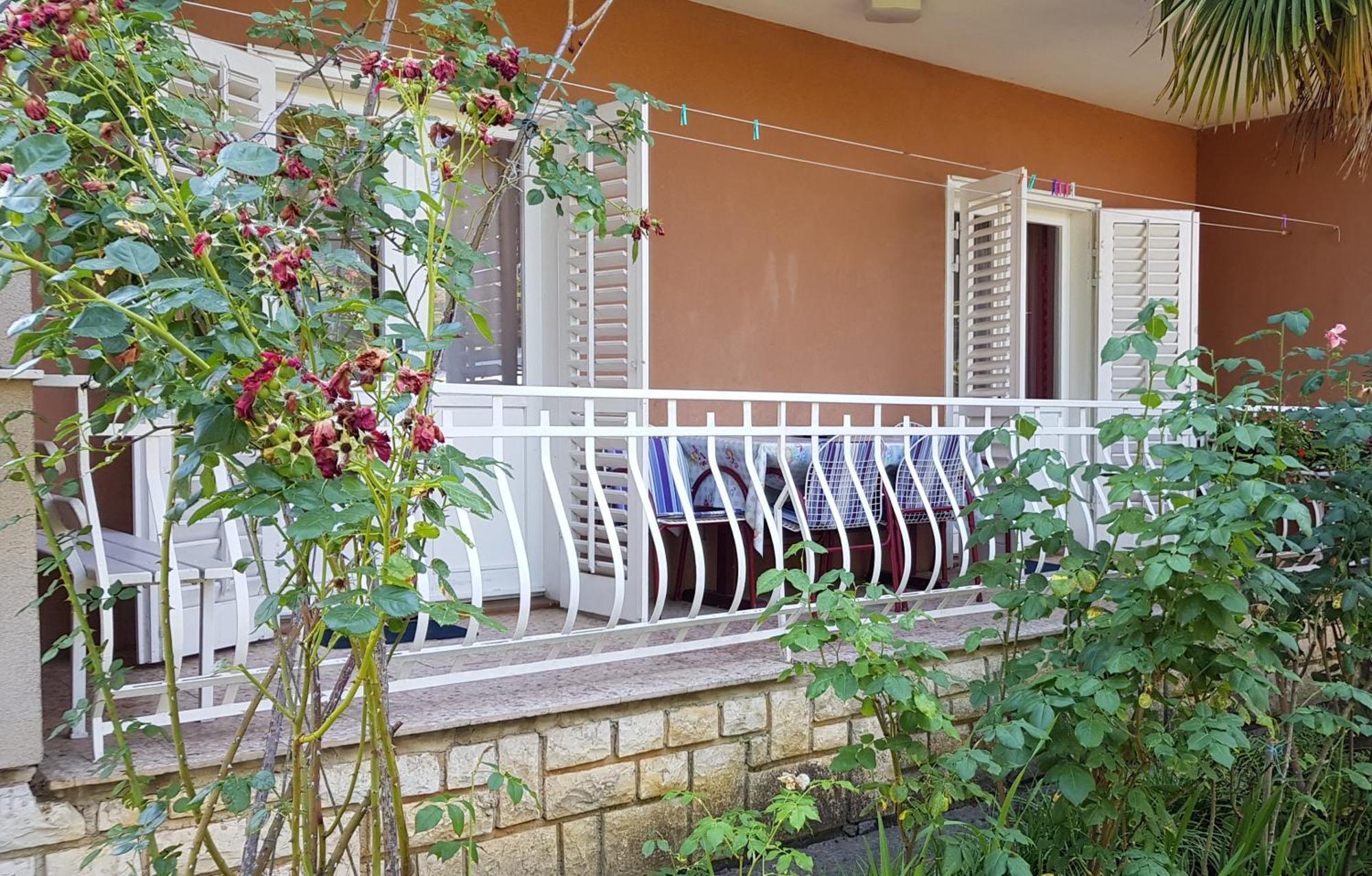 Renata Mare Apartments Ровинь Экстерьер фото